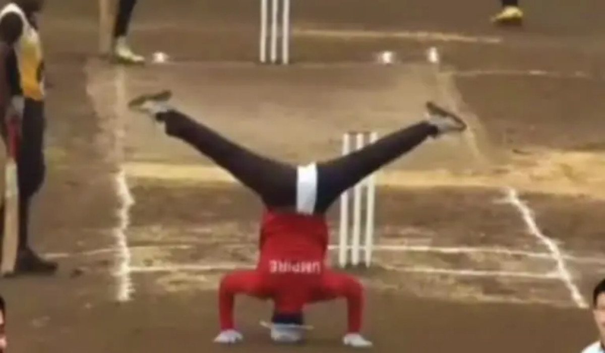 UMPIRE GIVES FUNNY WIDE SIGNAL VIDEO GOES VIRAL