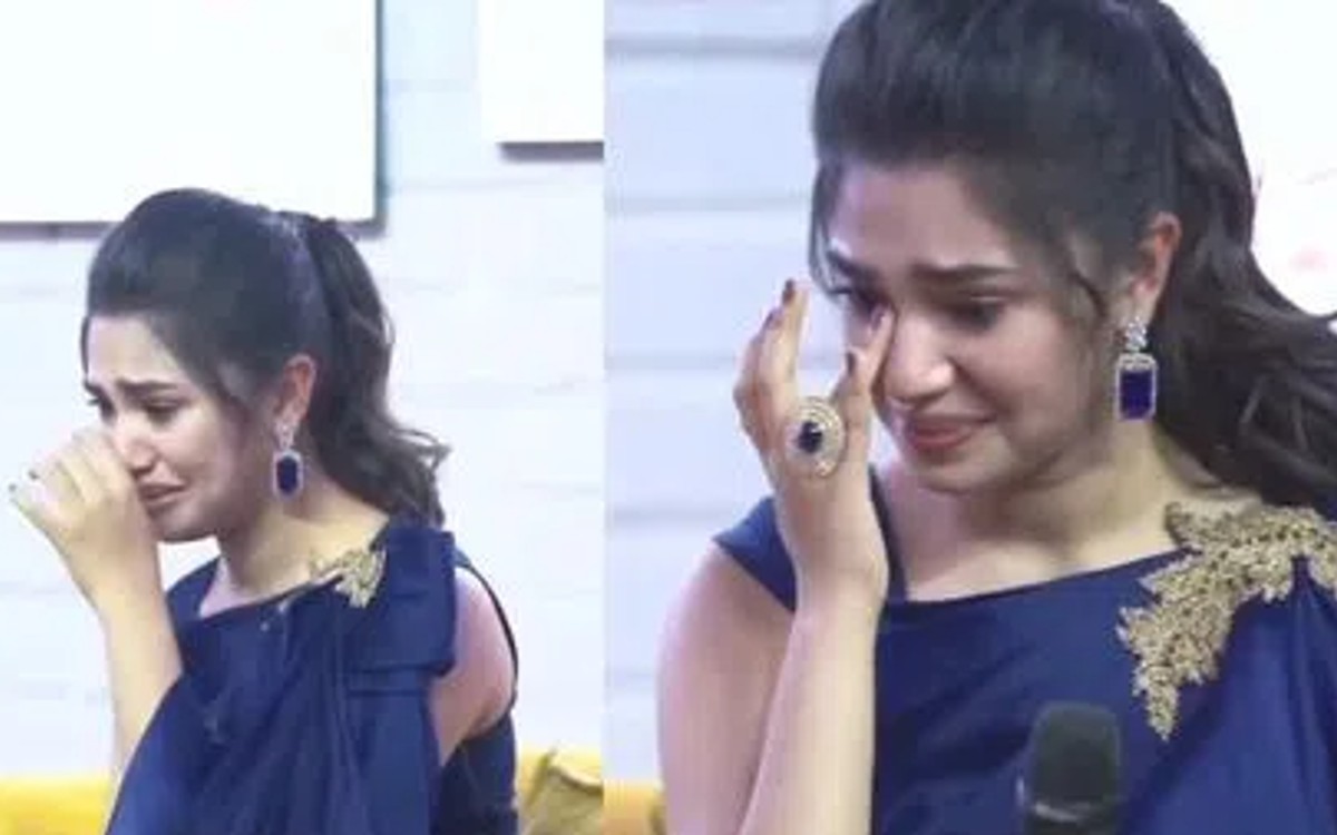 krithi shetty cries on live show video goes viral