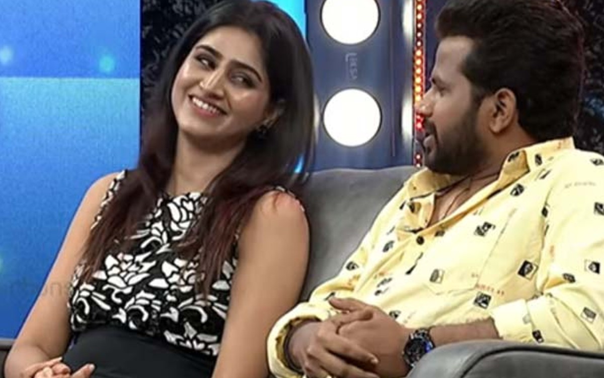 anchor-varshinis-post-on-jabardasth-hyper-aadi-goes-viral-on-internet