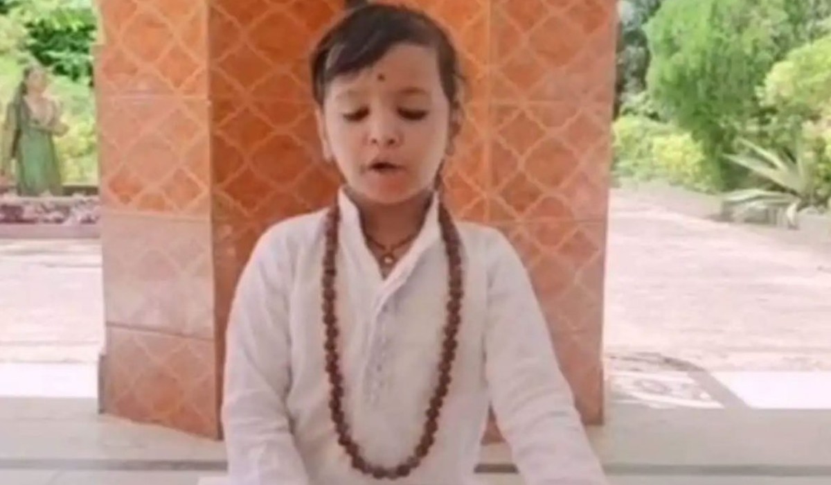 6 years old girl creating record in chanting mantras in non stop way