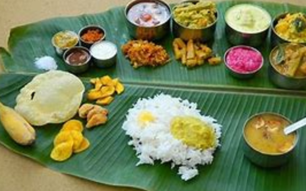 meals in banana leaves