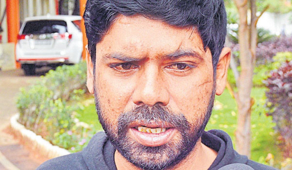 If he confesses to the murder, he will be given Rs 10 crore
