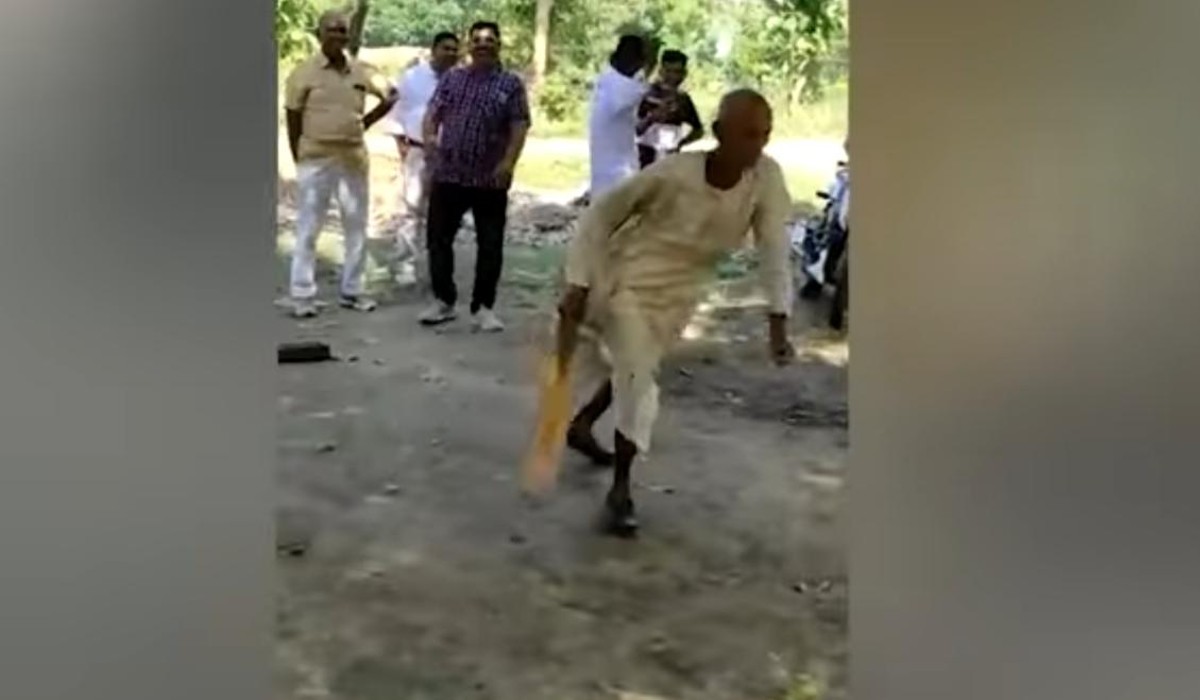 old man plays cricket with enthusiasm viral video