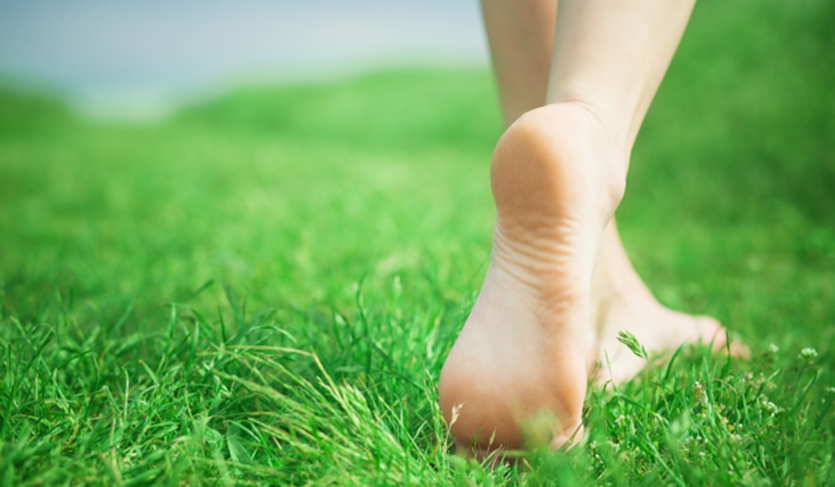 health benefits of walking on barefoot