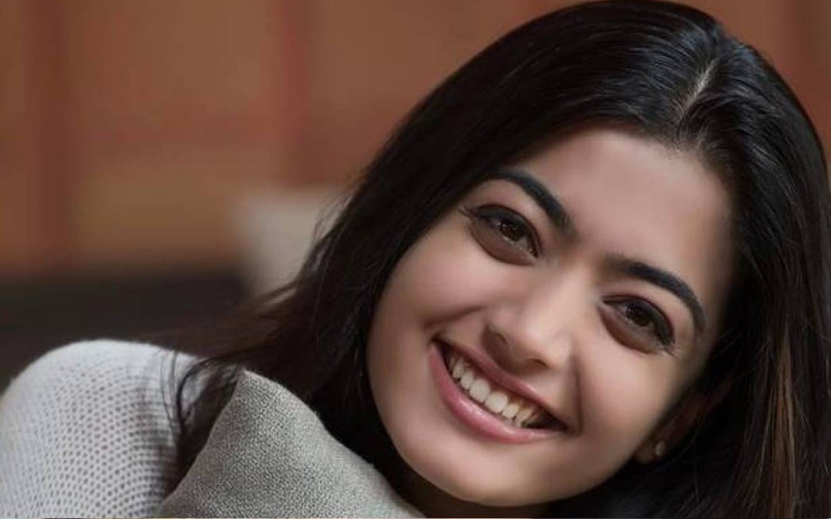 Rashmika Mandanna humbly stops her security personnel from stopping a fan