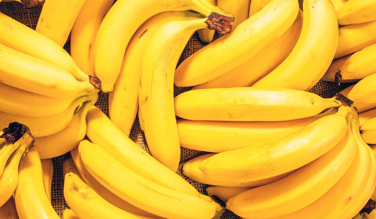 man eating banana with fork and knife video goes viral